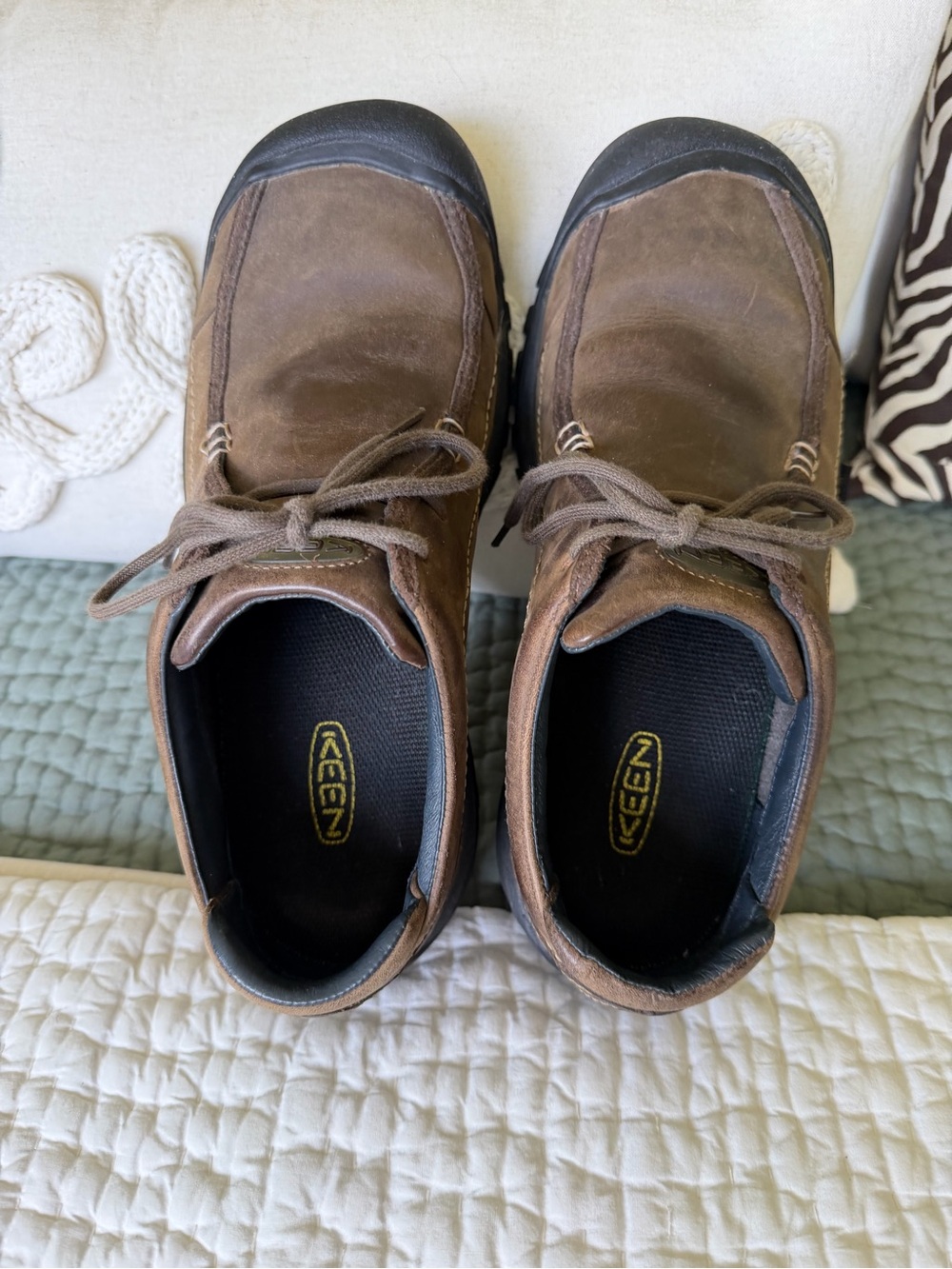KEEN Brown & Black Men's Casual Loafers - Picture 2 of 6